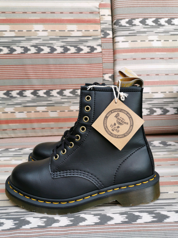 vegan 1460 black felix rub off